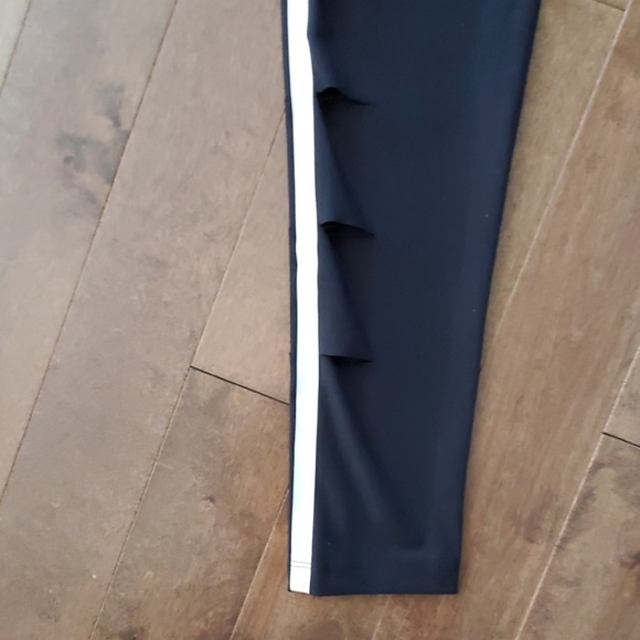 🆕️ NWOT Slit Leggings Marika🤸‍♀️ - Picture 6 of 7